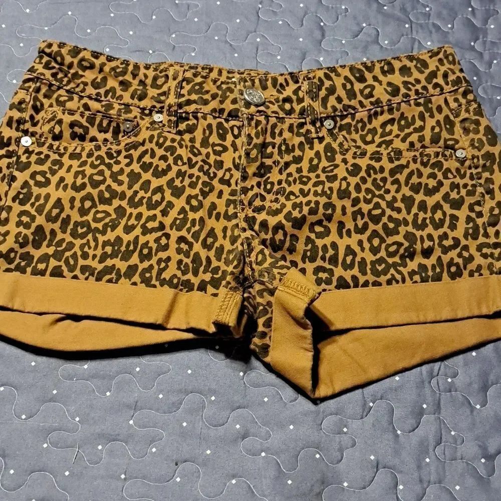 Indigo Rein leopard jean shorts size 5